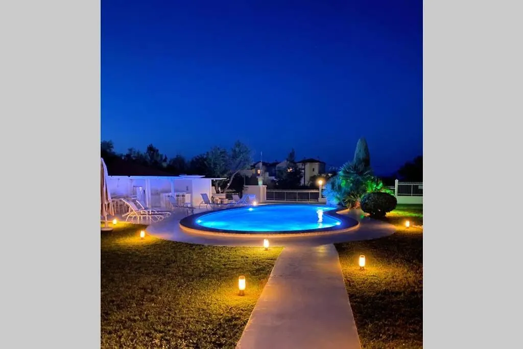 Apartment Family Maisonette With Pool #1 Nea Fokea
